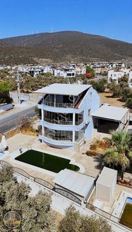 Didim Akbük'de 600 M2 Arsa İçerisinde 7+1 Tam Müstakil Malikane