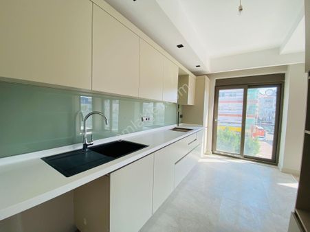 Meydankavağında Köşebaşı Ultra Lux 2+1'ler K.otoparklı