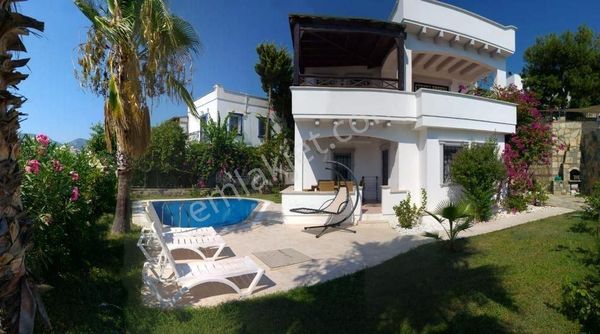 Bodrum Marinaya Yakın Kışlık Kiralık Özel Havuzlu 3+1 Villa
