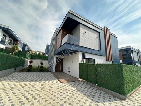 Başiskele İmza Bahçecik 5+1 Müstakil Havuzlu Akıllı Ev Villa