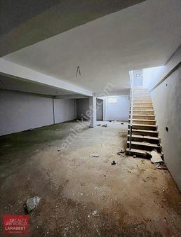 Kardeşkentler Caddesi Üzerinde Satılık Köşe Dükkan