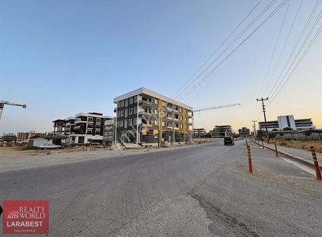 Altınta'ta Satılık Köşe Dükkan