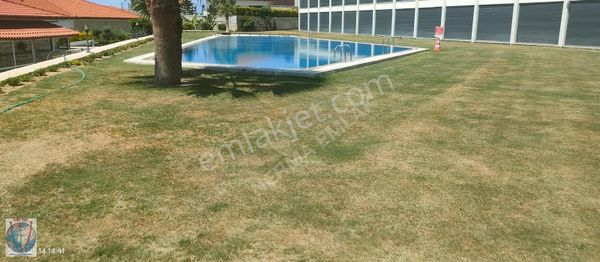 Çeşme'de Havuzlu Rezidans Dairesi