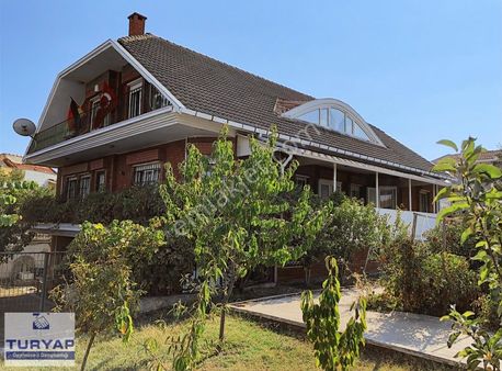 Silivri Klassis Bölgesinde Özel Yapım Satılık Villa-malikane