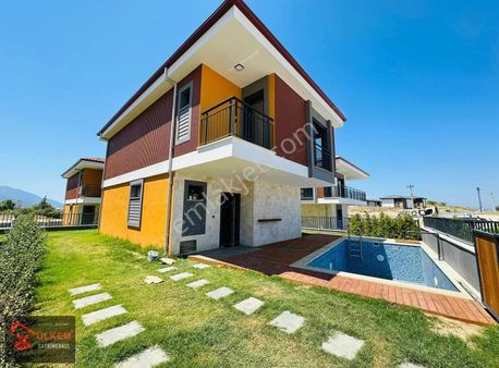 Kuşadasında Doğayla İç İçe Özel Havuzlu Satılık Villa