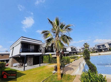 Kuşadası Satılık Denize Yakın Havuzlu 3+1 Fırsat Villa