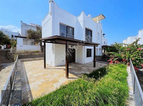 Bodrum Türkbükü'nde Özel Plajlı Tadilatlı Satılık İkiz Villa