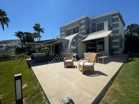 Türkbükü'nde Site İçerisinde Full Deniz Manzaralı Satılık Villa