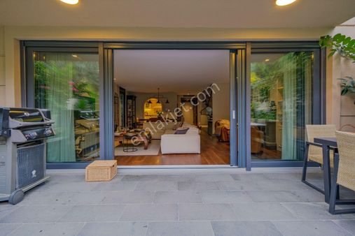 Kadıköy Koşuyolu Caddesi Altında Satılık 2 Yıllık Özel Yapım Villa