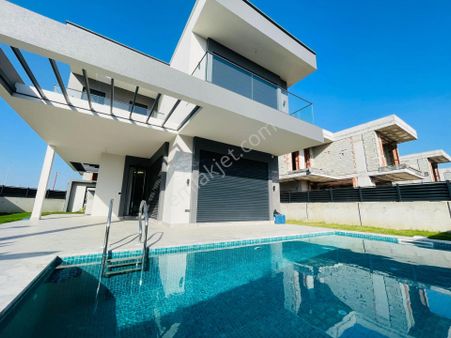 Sahıle Yakın-özel Havuz/otopark-yerden Isıtma-ultra Lüx-akıllı Ev-300 M2 Bahçe-tamamı Müstakil