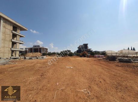 Akbay Gayrimenkul'den 30'luk Yolda 0,70 Emsal 1140 M2 Arsa