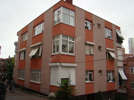 Mecidiyeköy Ortaklar'da 2+1 Komple Yenilenmiş 70 M2 Yüksek Giriş Ferah Daire