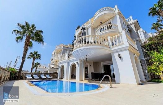 Alanya Konaklı'da Satılık Deniz Manzaralı Havuzlu 4+2 Villa