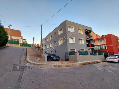 Bornova Kızılayda Satılık 124m2 3+1 Kapalı Mutfaklı Otoparklı Üst Kat Daire