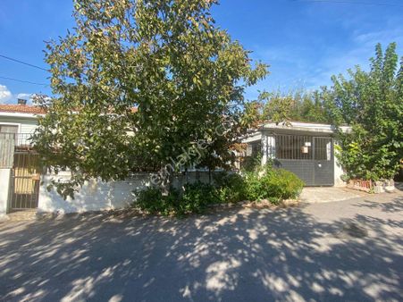 Acill Buca Şirinkapı Mah.de 218m2 Arsa İçerisinde 2+1 Ev'li Bahçeli Satılık Müstakil Ev