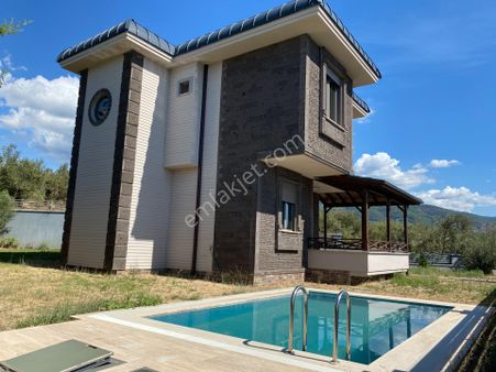 Altınoluk İlkbahr'dan 580m2 Arsa İçinde Müstakil Havuzlu Kapalı Otoparklı Modern Villa