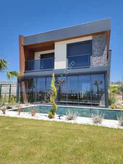 Kuşadası Karaova'da Avm'ye Yakın 3+1 Özel Havuzlu Villalar