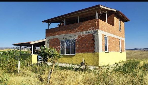 Güvenay - Çorum Cemilbey Üyük Yolu Üzeri 28 Dönüm Tarla