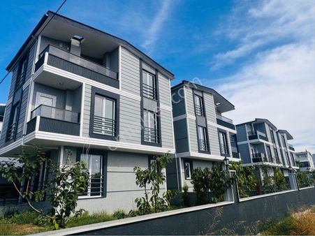 Kd Gayrimenkulden Geniş Bahçeli İskanlı Verandalı 4+1 Villa