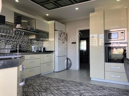 Acil Emlak’tan Şenevlerde Site İçerisinde 4+1 Satılık Daire