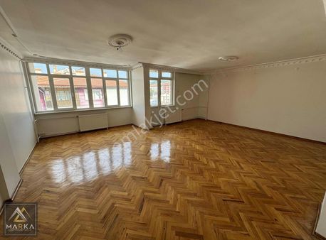 Marka Gayrimenkul'den Menderes Caddesi Üzeri 3+1 Satılık Daire