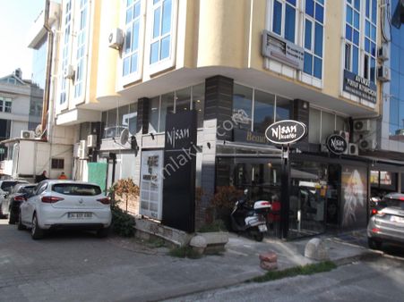 Çekmeköy Çavuşbaşı Caddesi Üzeri Tabela Değerli Dükkan