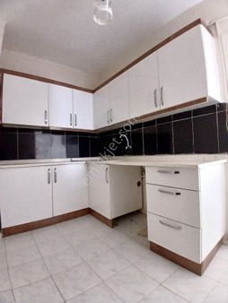 Karabağlar Cennetoğlu Mah Emrullah Efendi Okulu Yakını