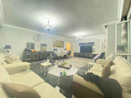 Satılık Esenyurt Aker Sitesi Full Eşyalı 3+1 Daire Net 145 M2