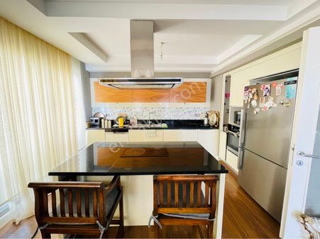 Ra Gayrimenkul Yeni Mah.havuzlu Site İçerisi Lüks 3+1