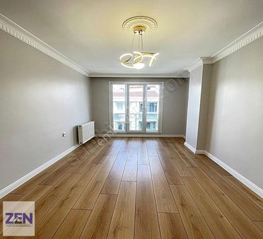 Metrobüse Yürüme Mesafesinde Geniş 2+1 Satılık Ara Kat