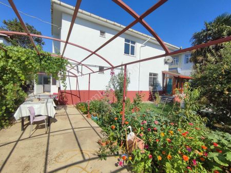 Bulut Yatırımdan 3+1 Merkezi Konumda 400 M² Arsa İçerisinde Müstakil Ev Ve Arsası