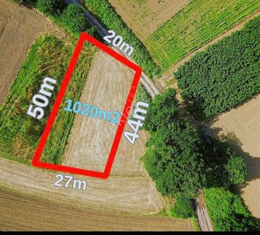 Tek Tapulu Hissesizdir Satılık Tarlamız 1020m2 Alana Sahiptir.