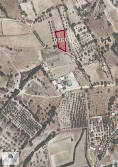 Alaçatı Kerimoğlu Mevkii 1400 M2 Satılık Tarla