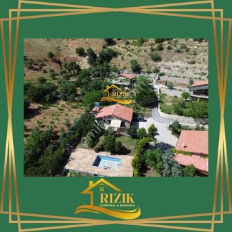 Rızık Gayrimenkul'den Acil Satılık Villa+bağ