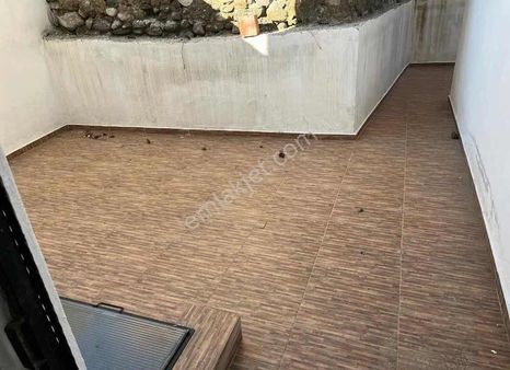 Edremit Çayiçi 550 Mt2 Anayola 14 Metre Cepheli Sıfır Dükkan