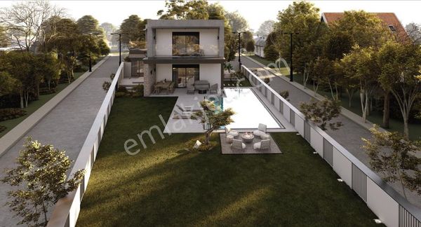 Urla Atatürk Mahallesinde 398 M2 Arsaya Sahip Müstakil Havuz