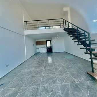 Girne Alsancak'ta Ana Cadde Üzerinde, Tek Depozitolu Kiralık Sıfır İşyeri !!