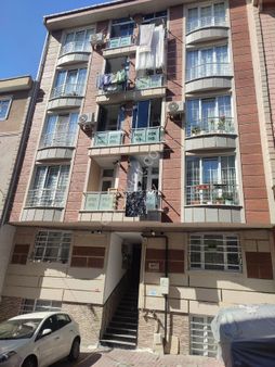 Saadetdere Metrobüs Çıkışı 2+1 Y.giriş 2050000.₺