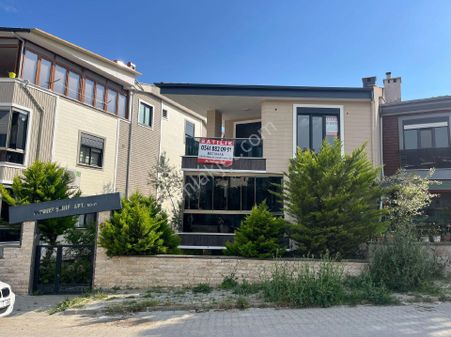 Altınoluk Kazdağları Eteklerin De Denize Yürüme Mesafesinde 5 Yıllık 4 Daireli Bina Da Satılık Daire