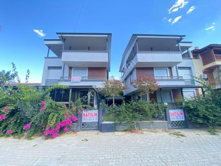 Ürkmez'de Deniz Tarafında Satılık Bahçeli 3+1 Lüks Villa Yazlık