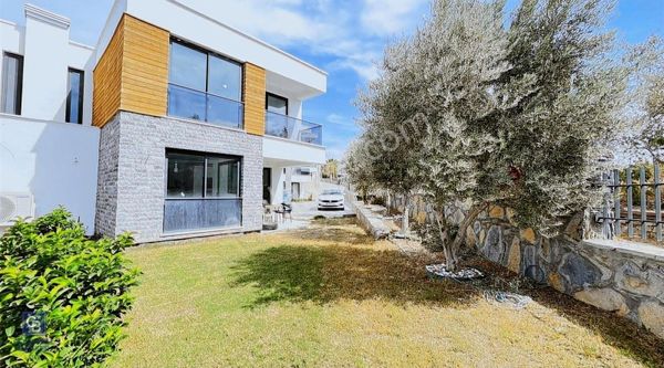 Bodrum Meşelik Kuyucak'ta Satılık Havuzlu Sitede Villa