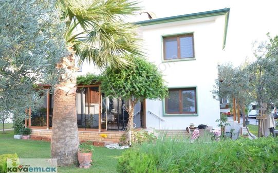 Ayvalık Sahilkent Mahallesinde Denize Sıfır Sitede Satılık Villa