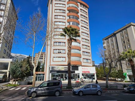 Rızık Gayrimenkul' Den Merkezi Konumda Satılık Lüx 6+1