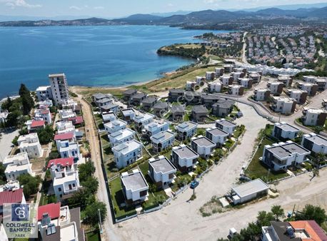 Cb Fark'tan Karaağaç'ta Denize Sıfır 4+1 Müstakil Villa