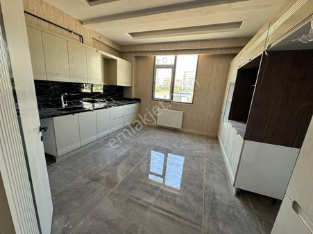 Yavuz Emlak Tan Satılık Daire Arakat Karaköprü Gümrük Han Ciğer Karsisi 4 Oda 180mt Brüt