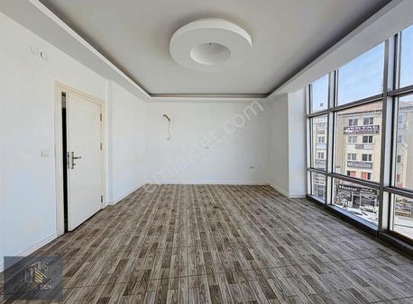 Kadir Şen Gayrimenkul'den Çarşı İçi Eras İşhanı Yanı Satılk Ofis