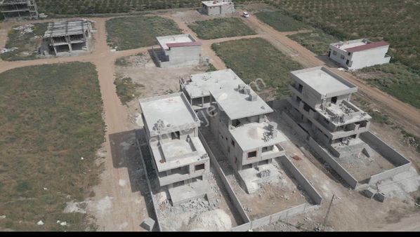 Akkapı Mahallesi Yol Üstü Arsa Villarla Komşu Köşe Başı 425m2