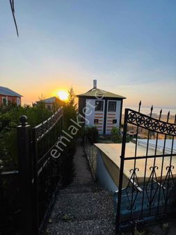 Van Gölü Kenarında Büyük Bahçeli Villa- (1350 Metrekare Bahçe İçinde)