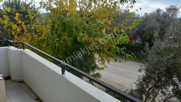 Balıkesir/edremit-hanlar Dağ Evleri Yenice Asfaltı 290m2 İçerisinde 2 Katı,dağ Suyu.tapulu