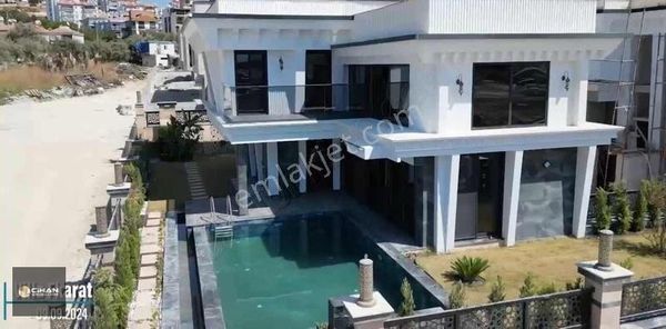 Kuşadası'nda 500m2 Arsa İçinde 4+1 Müstakil Villa